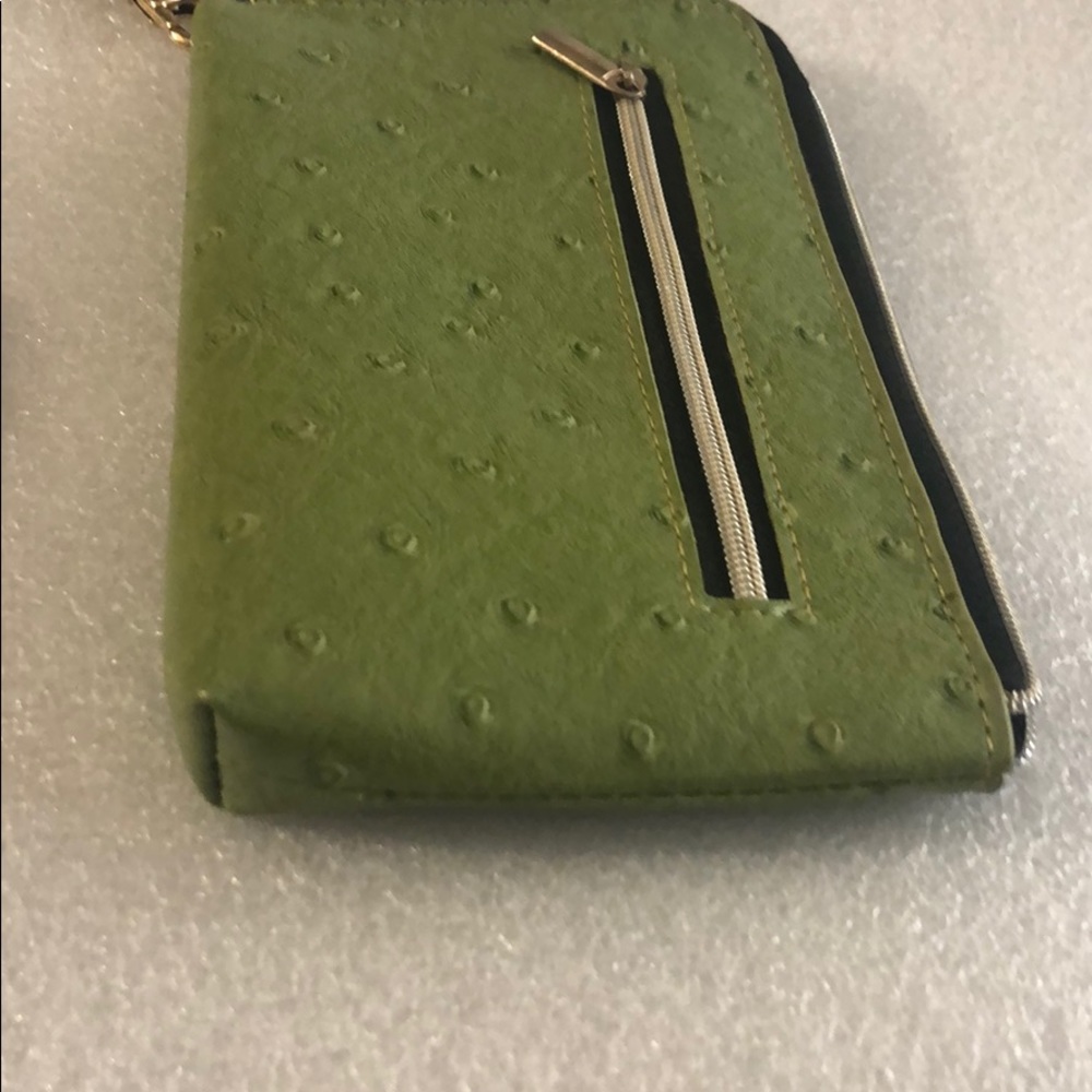 Perillini olive green wristlet - Picture 6 of 16